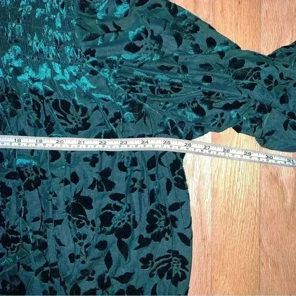 Women’s Plus Velvet Smocked Bust Flowy Floral Holiday Blouse Size 2X - Picture 10 of 11